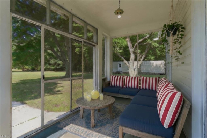 Photo 17 of 24 residential for sale in Gloucester County virginia