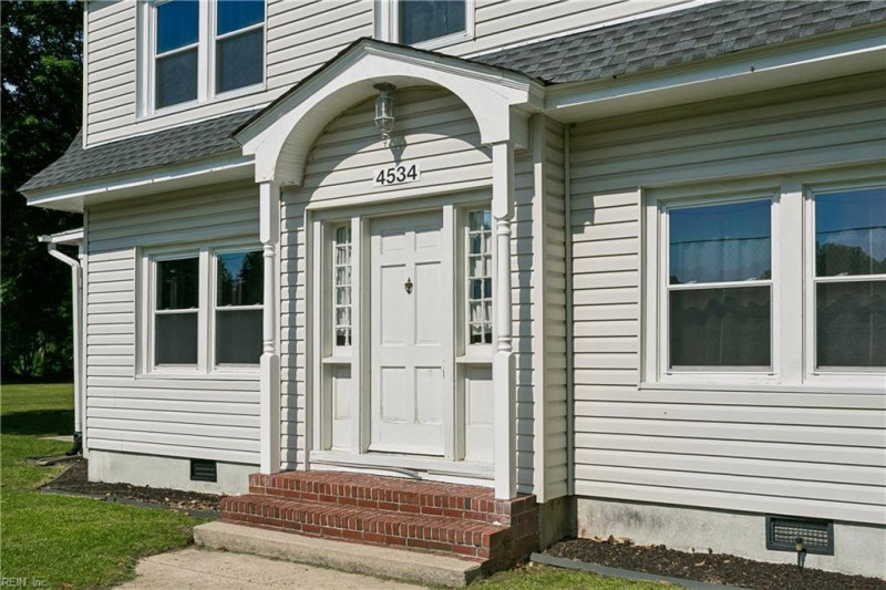 Photo 2 of 24 residential for sale in Gloucester County virginia