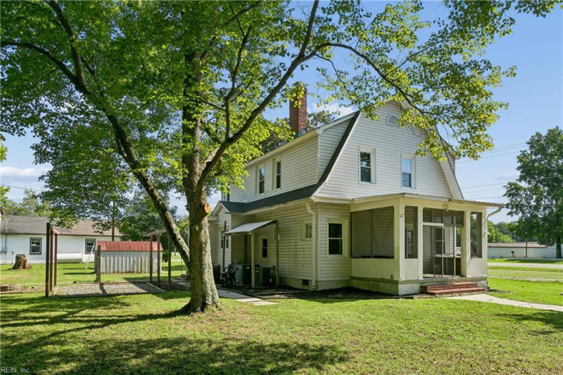 Photo 20 of 24 residential for sale in Gloucester County virginia