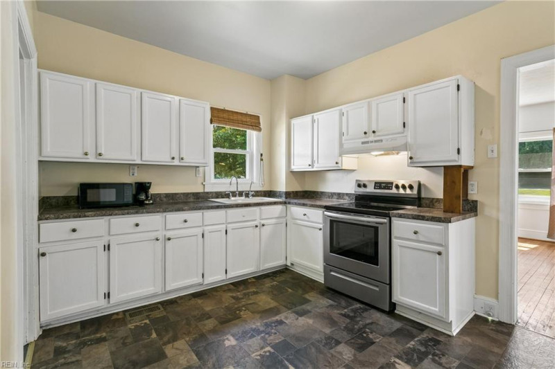 Photo 8 of 24 residential for sale in Gloucester County virginia