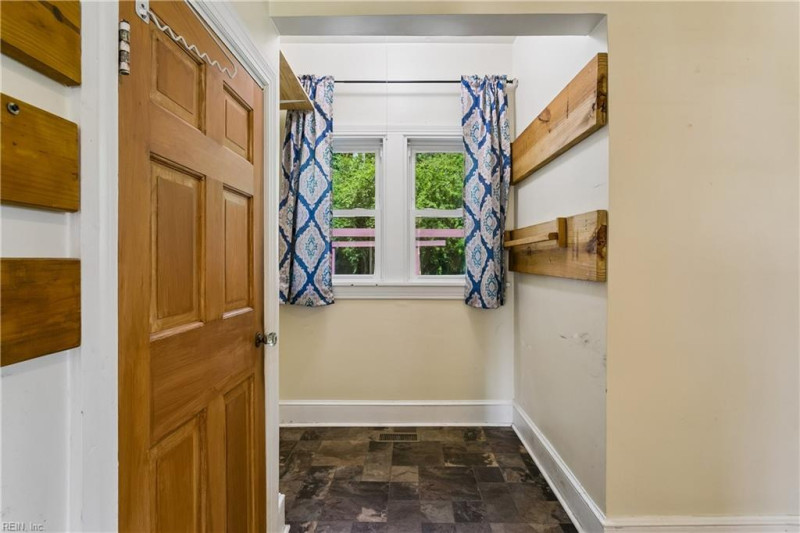 Photo 9 of 24 residential for sale in Gloucester County virginia