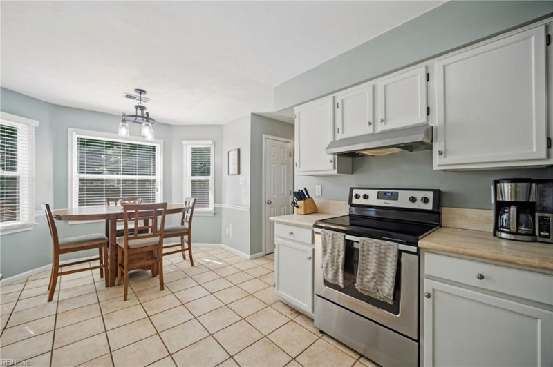 Photo 10 of 41 residential for sale in Chesapeake virginia