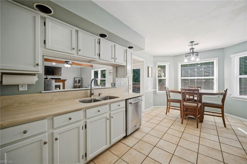 Photo 11 of 41 residential for sale in Chesapeake virginia