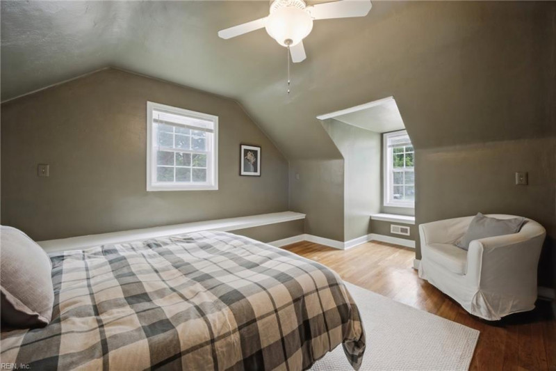 Photo 29 of 41 residential for sale in Norfolk virginia