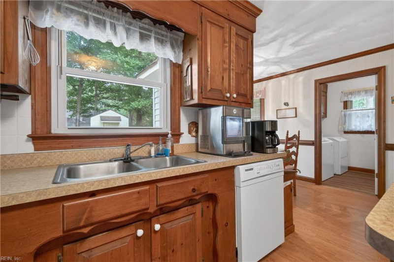 Photo 10 of 42 residential for sale in Chesapeake virginia