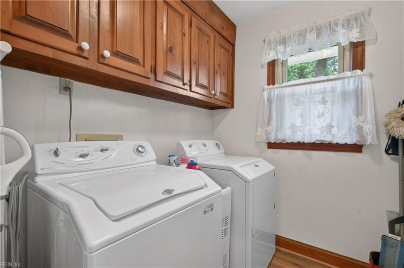 Photo 13 of 42 residential for sale in Chesapeake virginia