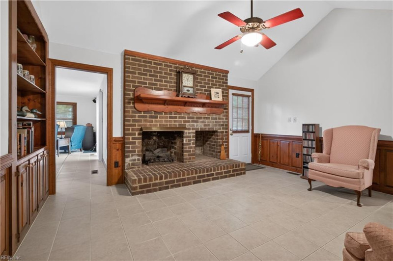 Photo 16 of 42 residential for sale in Chesapeake virginia