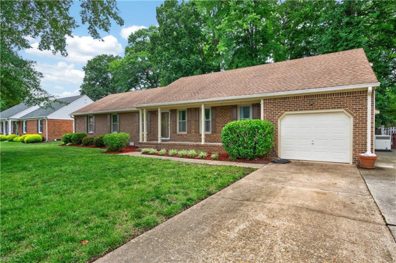 Photo 2 of 42 residential for sale in Chesapeake virginia
