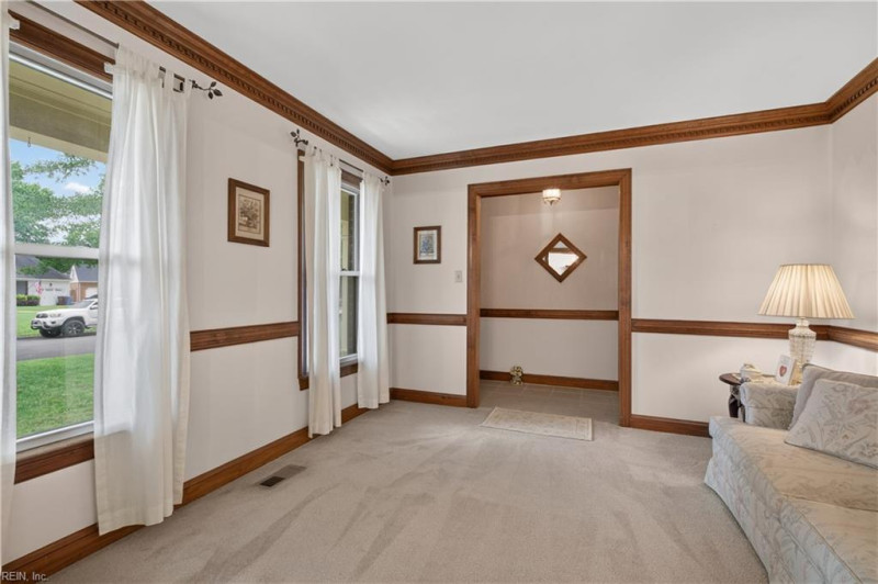 Photo 5 of 42 residential for sale in Chesapeake virginia