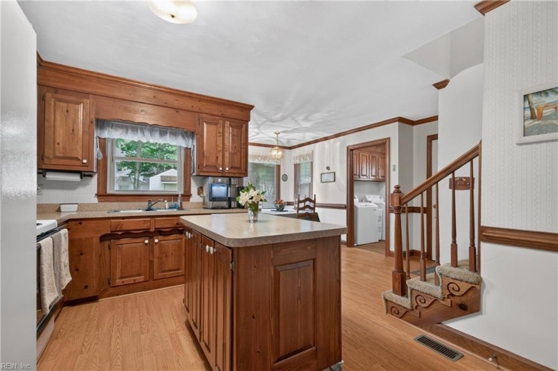 Photo 8 of 42 residential for sale in Chesapeake virginia