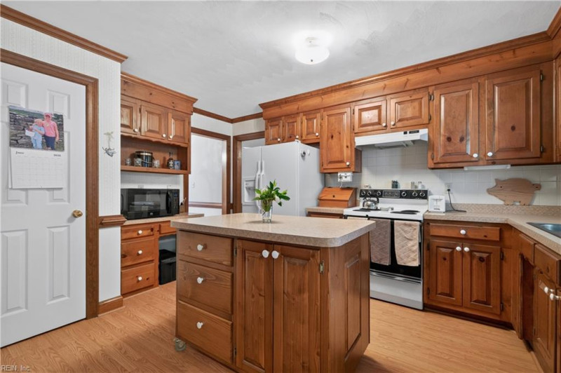 Photo 9 of 42 residential for sale in Chesapeake virginia