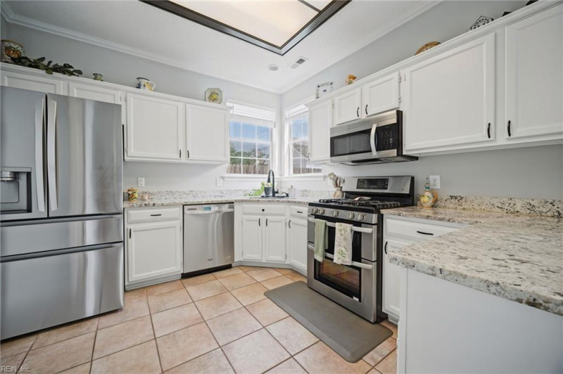 Photo 10 of 40 residential for sale in Chesapeake virginia