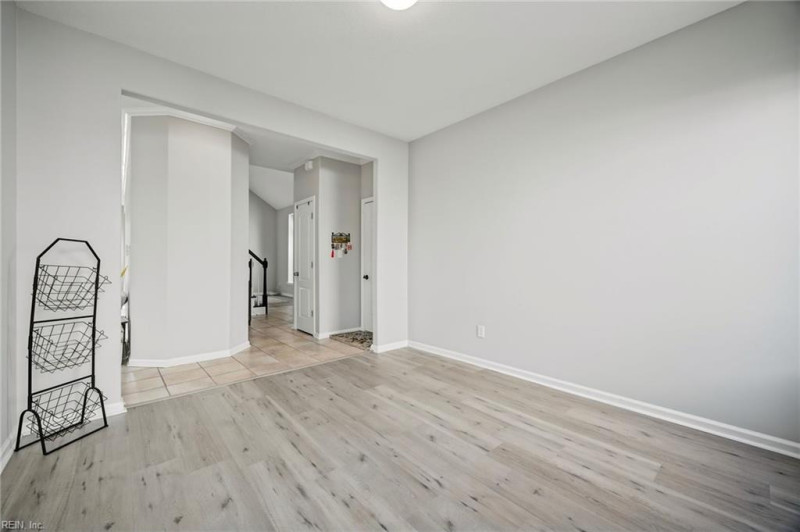 Photo 13 of 40 residential for sale in Chesapeake virginia