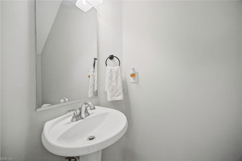 Photo 15 of 40 residential for sale in Chesapeake virginia