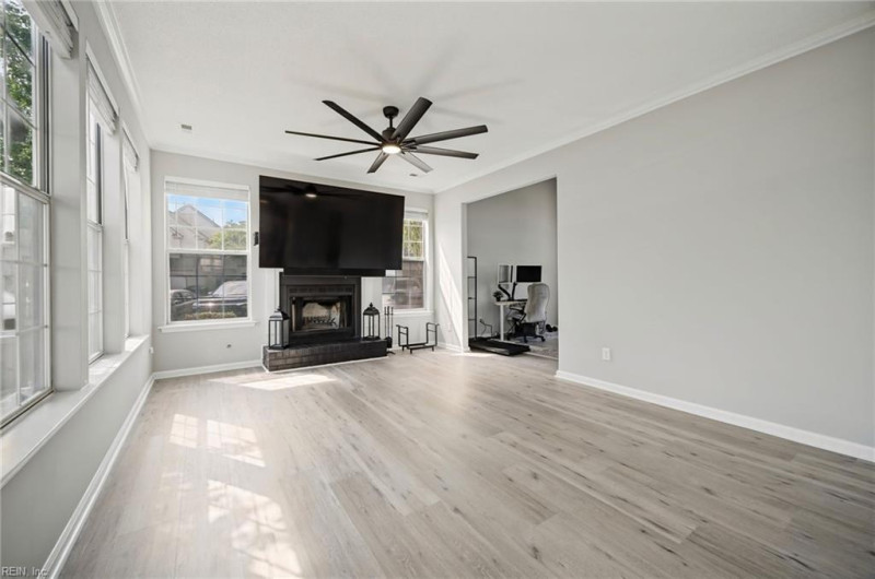 Photo 5 of 40 residential for sale in Chesapeake virginia