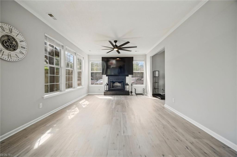 Photo 6 of 40 residential for sale in Chesapeake virginia