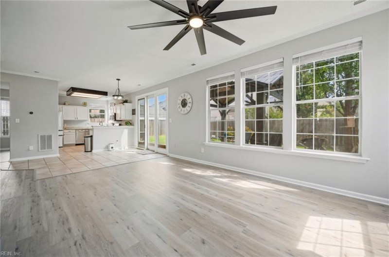 Photo 7 of 40 residential for sale in Chesapeake virginia