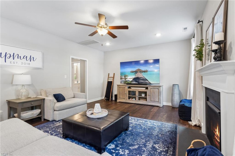 Photo 16 of 50 residential for sale in Poquoson virginia