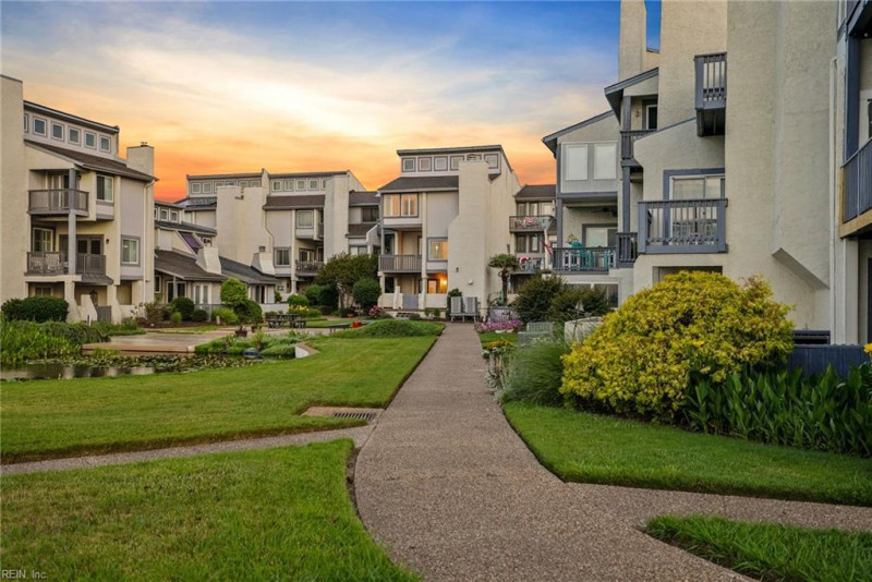 Photo 4 of 50 residential for sale in Hampton virginia