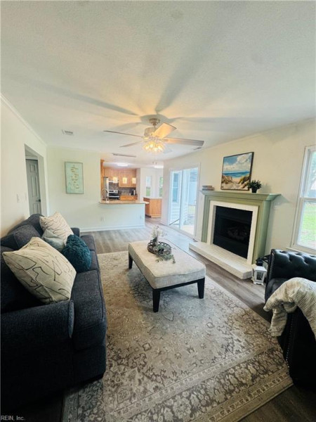 Photo 4 of 22 residential for sale in Virginia Beach virginia