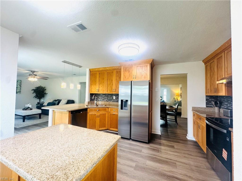 Photo 5 of 22 residential for sale in Virginia Beach virginia