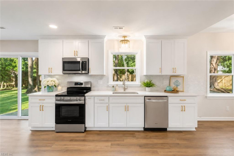 Photo 3 of 22 residential for sale in Virginia Beach virginia