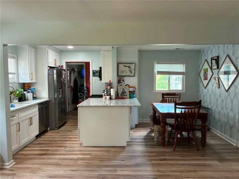 Photo 3 of 17 residential for sale in Portsmouth virginia