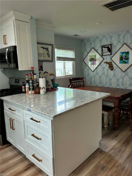 Photo 4 of 17 residential for sale in Portsmouth virginia
