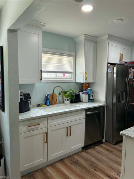 Photo 5 of 17 residential for sale in Portsmouth virginia
