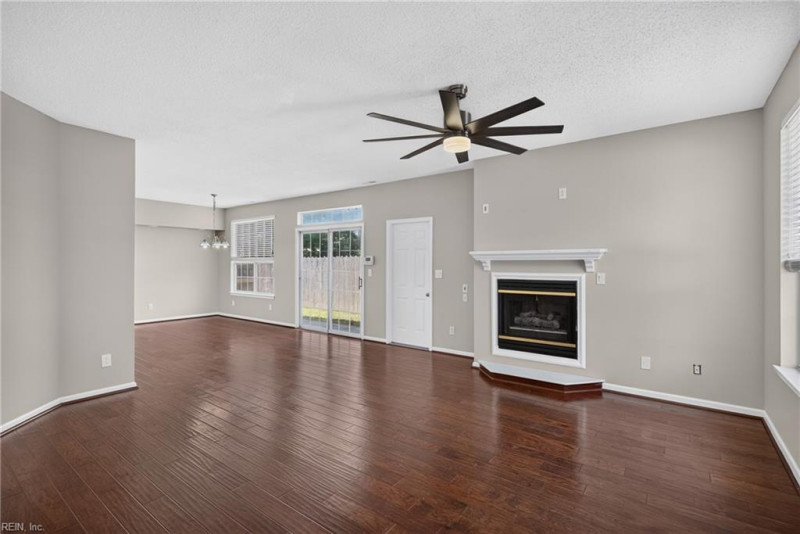 Photo 5 of 31 residential for sale in Virginia Beach virginia