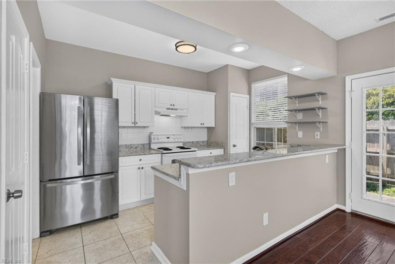 Photo 7 of 31 residential for sale in Virginia Beach virginia