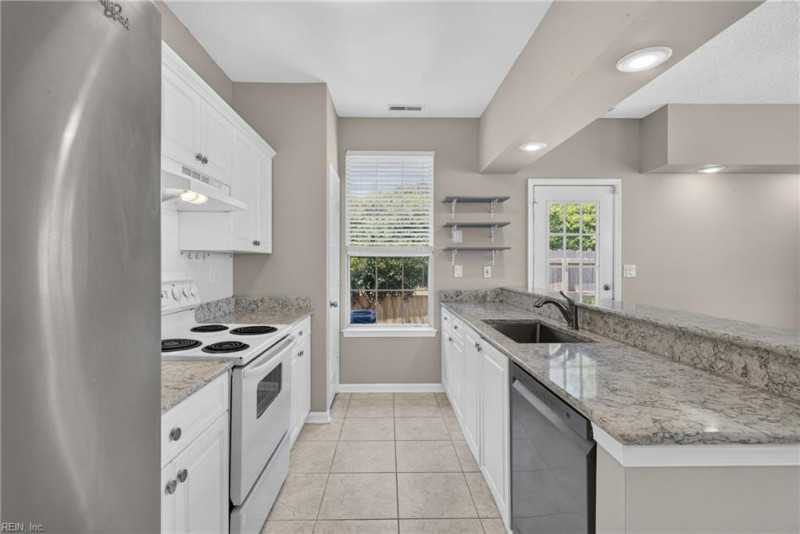 Photo 8 of 31 residential for sale in Virginia Beach virginia