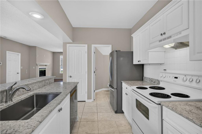 Photo 9 of 31 residential for sale in Virginia Beach virginia