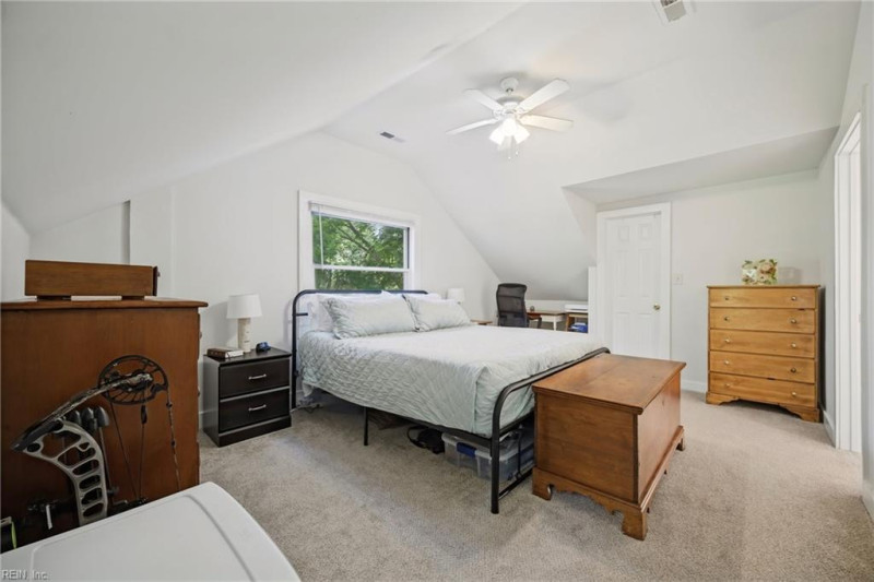 Photo 11 of 32 residential for sale in Chesapeake virginia