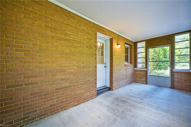 Photo 19 of 32 residential for sale in Chesapeake virginia