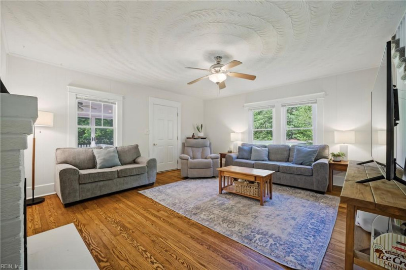 Photo 2 of 32 residential for sale in Chesapeake virginia