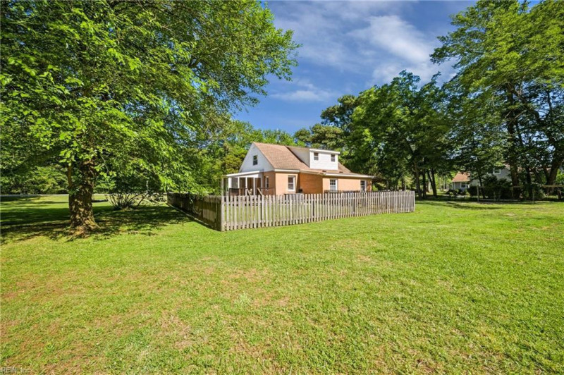 Photo 24 of 32 residential for sale in Chesapeake virginia
