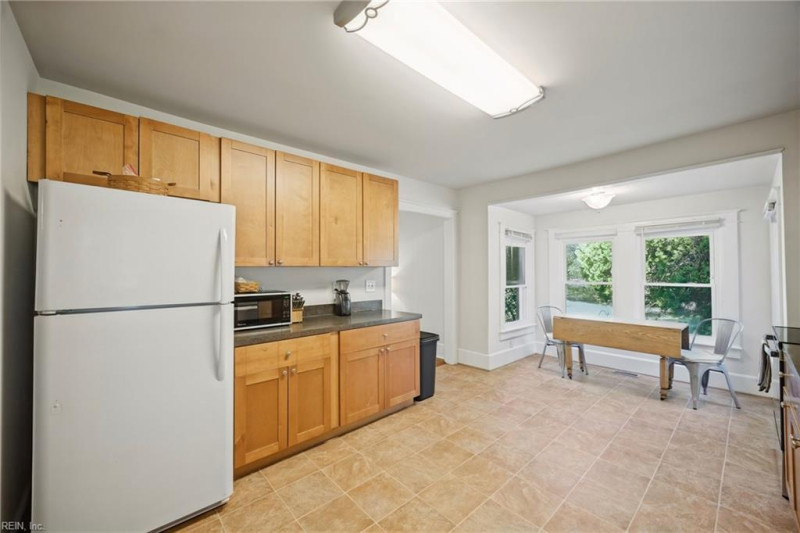 Photo 6 of 32 residential for sale in Chesapeake virginia