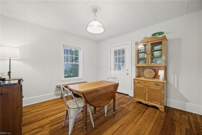 Photo 7 of 32 residential for sale in Chesapeake virginia