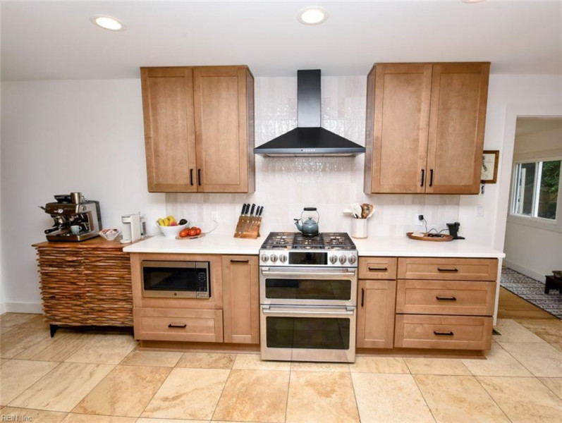 Photo 5 of 30 residential for sale in Virginia Beach virginia