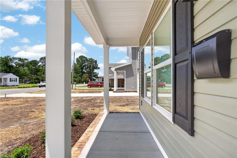 Photo 4 of 33 residential for sale in Suffolk virginia
