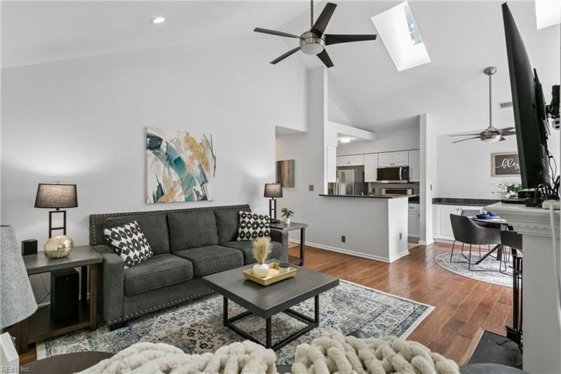 Photo 10 of 33 residential for sale in Hampton virginia