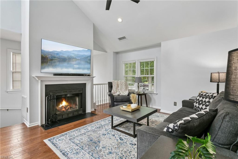 Photo 11 of 33 residential for sale in Hampton virginia