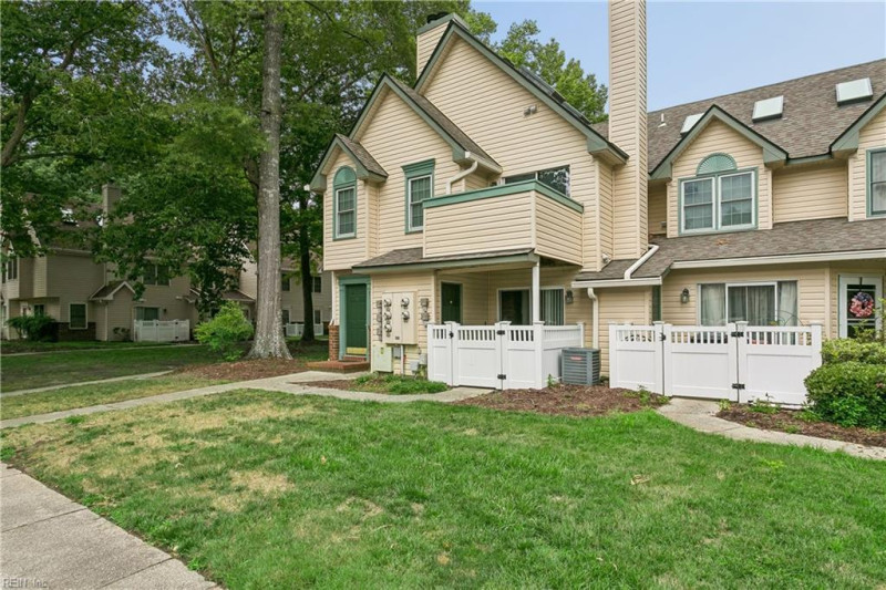 Photo 2 of 33 residential for sale in Hampton virginia
