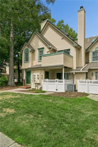 Photo 3 of 33 residential for sale in Hampton virginia