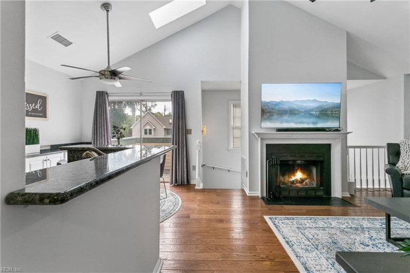 Photo 7 of 33 residential for sale in Hampton virginia