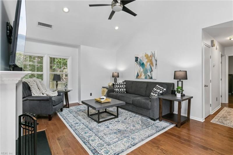Photo 9 of 33 residential for sale in Hampton virginia