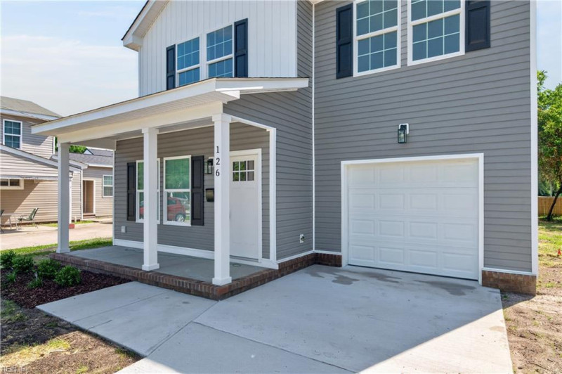 Photo 4 of 35 residential for sale in Suffolk virginia