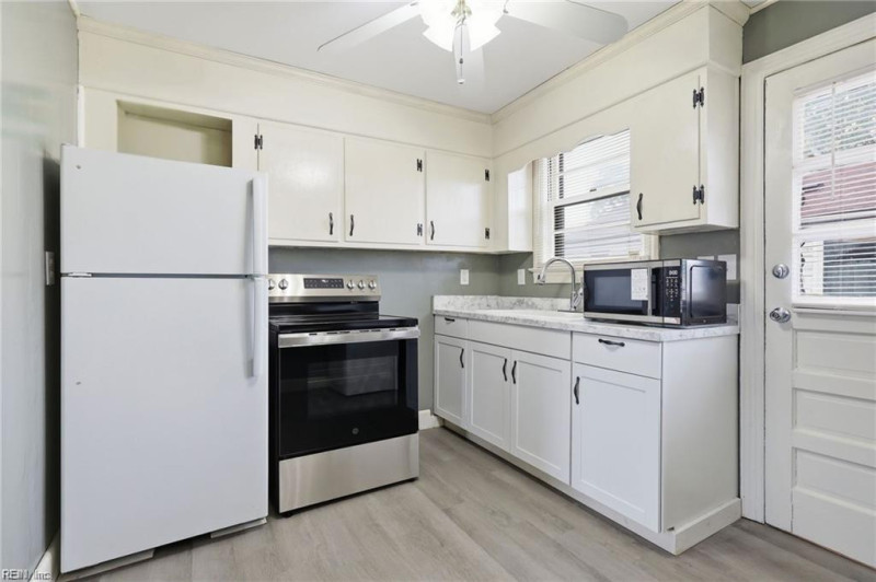Photo 2 of 5 residential for sale in Chesapeake virginia