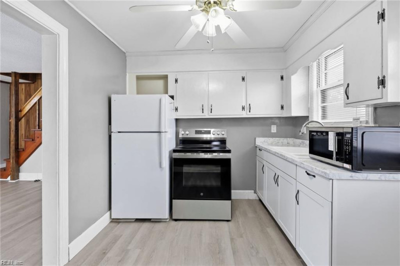 Photo 3 of 5 residential for sale in Chesapeake virginia